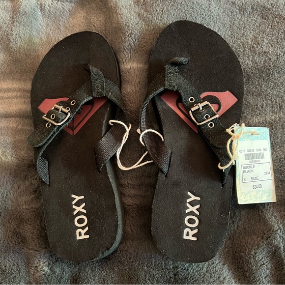 Roxy Shoes - Roxy Truce black flip flops with buckle detail NWT women’s size 8